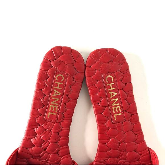 Chanel Interlocking CC Logo Red Quilted Lambskin Slip On Mules Slides 38.5 Flats - Picture 5 of 13